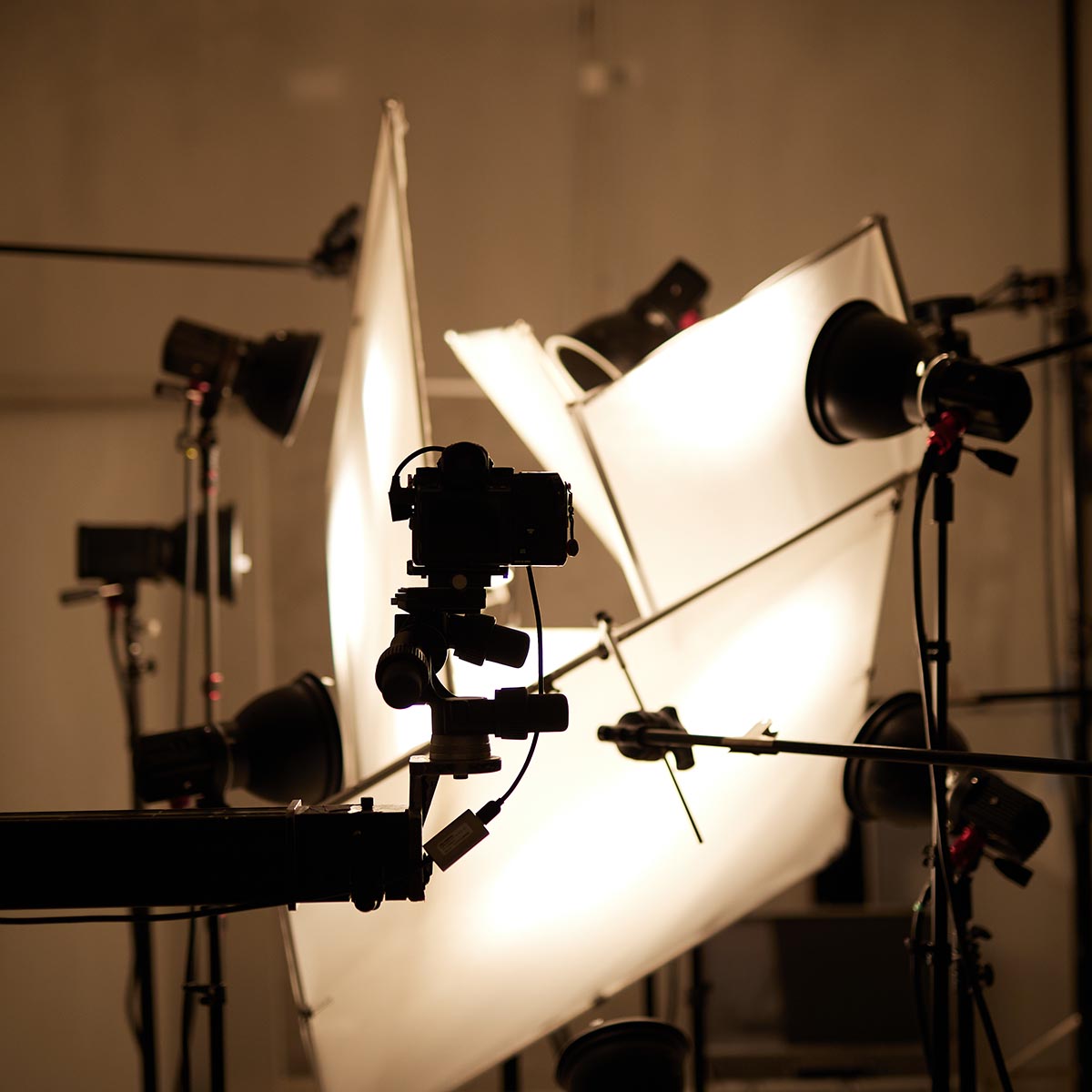 大阪にある撮影スタジオのカメラマンによる商品撮影の風景